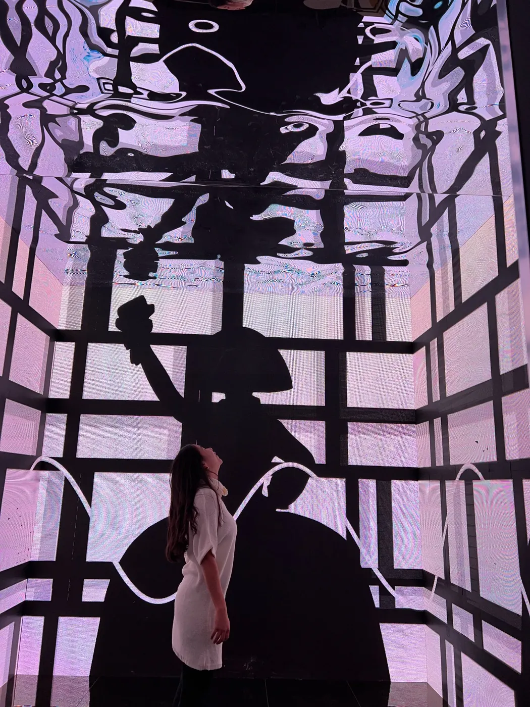 Mi reina en una instalación artística